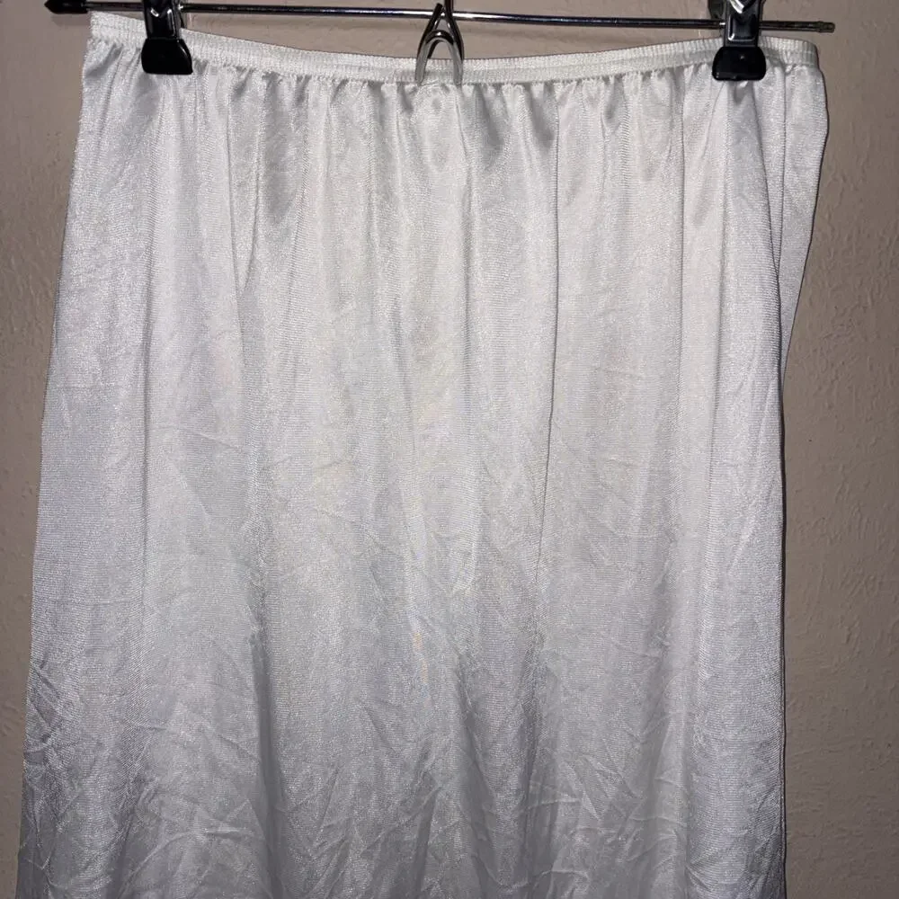 Vintage VASSARETTE White Nylon Lace Trim A-line Half Slip w/ Slit 24” Medium